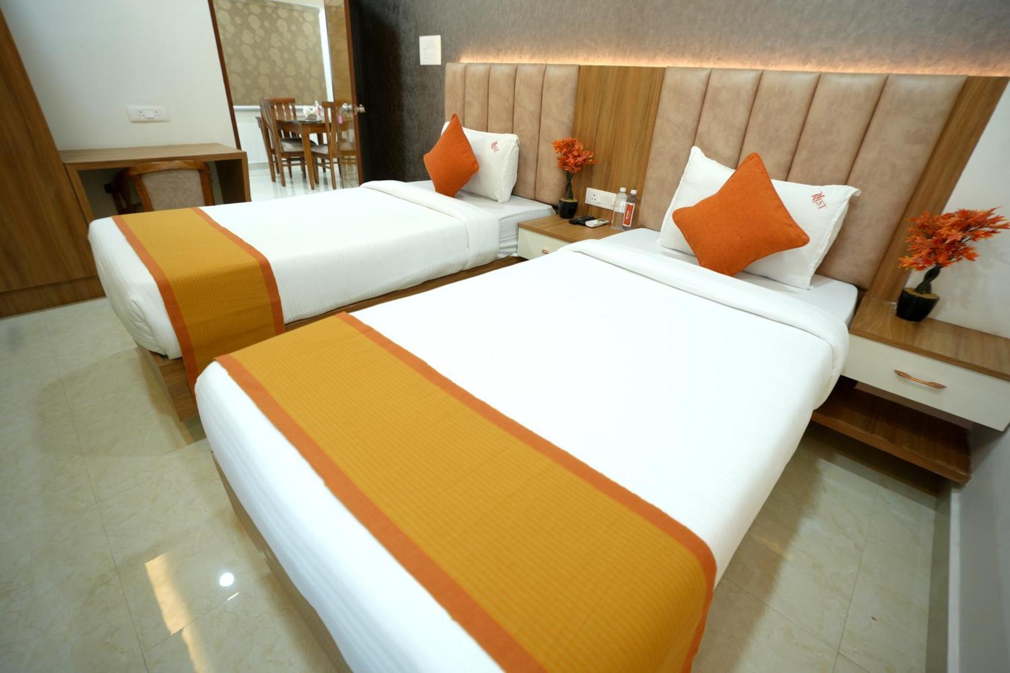 Viola Suites Hyderabad Eksteriør bilde