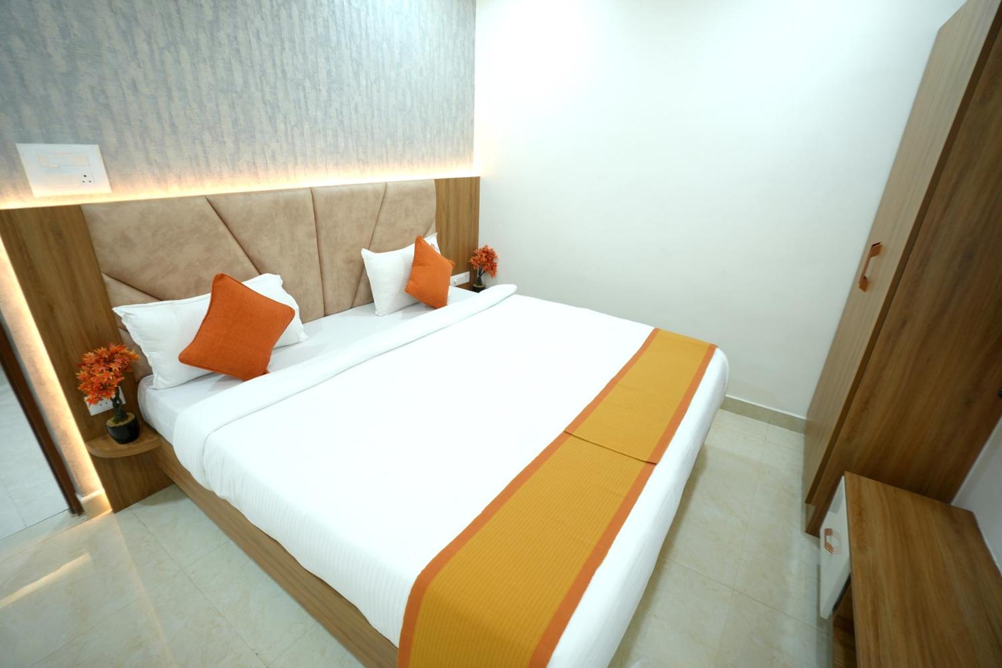 Viola Suites Hyderabad Eksteriør bilde