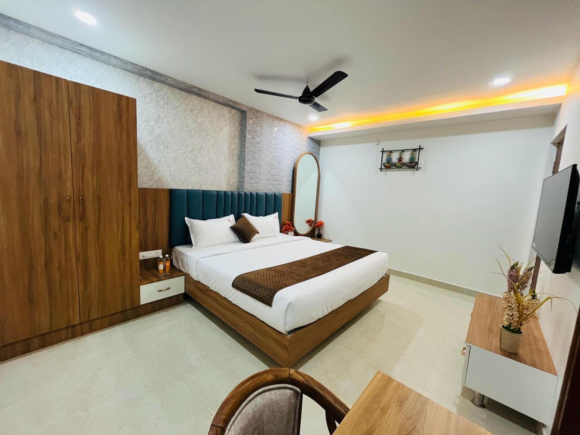 Viola Suites Hyderabad Eksteriør bilde